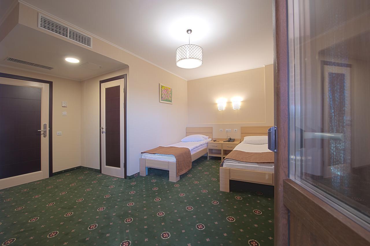 Advenus Hotel Львов Экстерьер фото