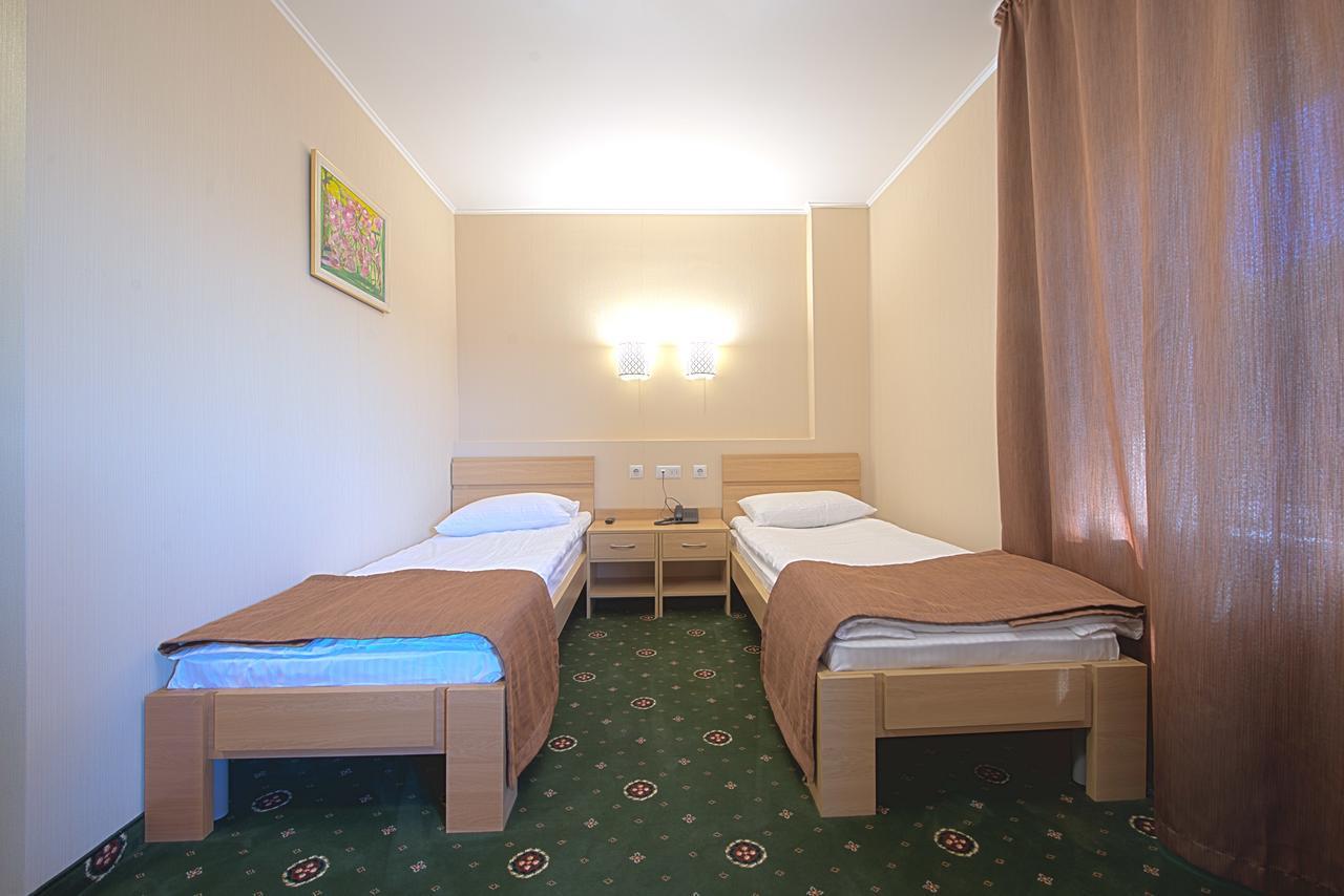 Advenus Hotel Львов Экстерьер фото