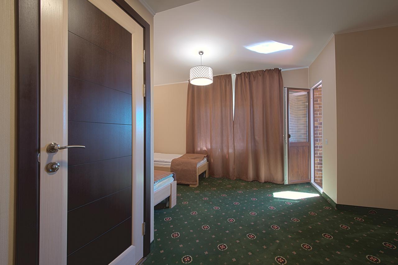 Advenus Hotel Львов Экстерьер фото