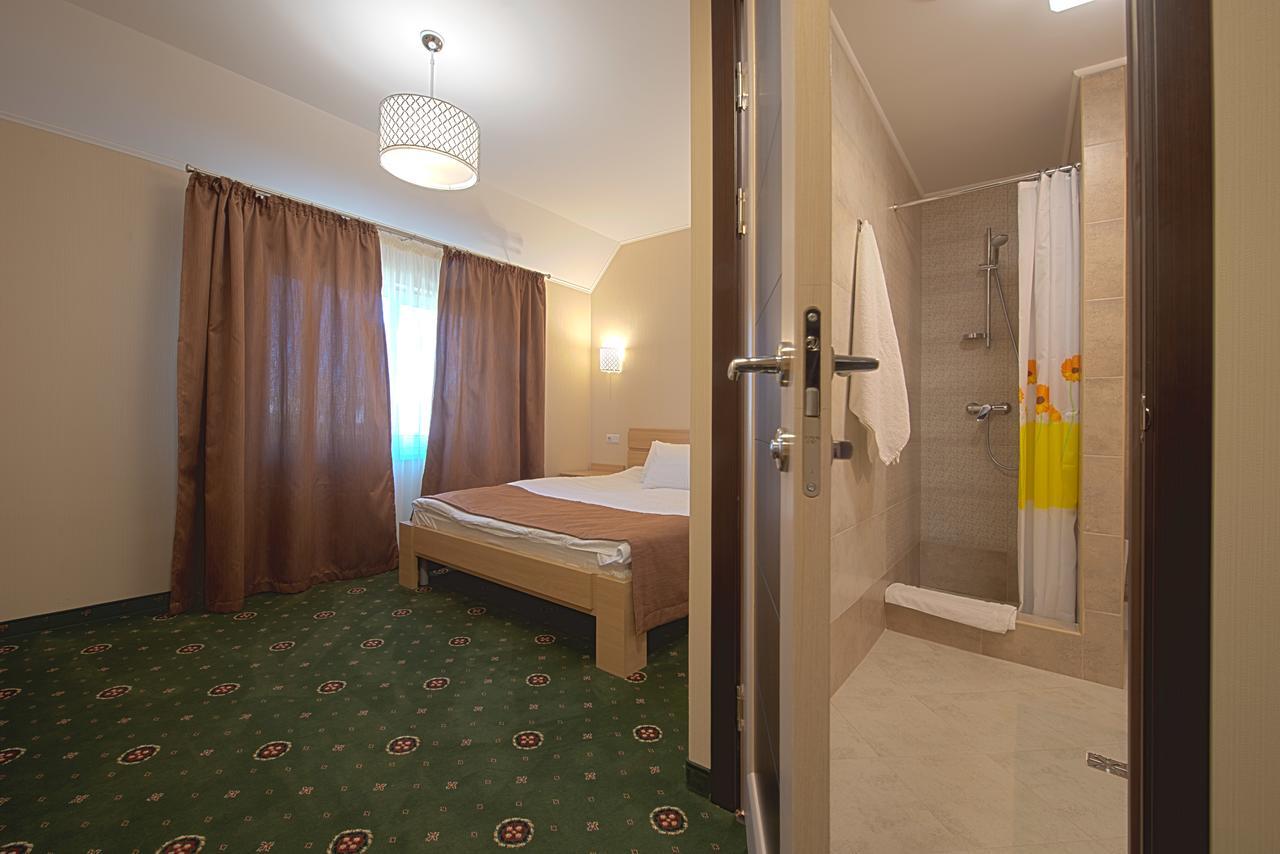 Advenus Hotel Львов Экстерьер фото