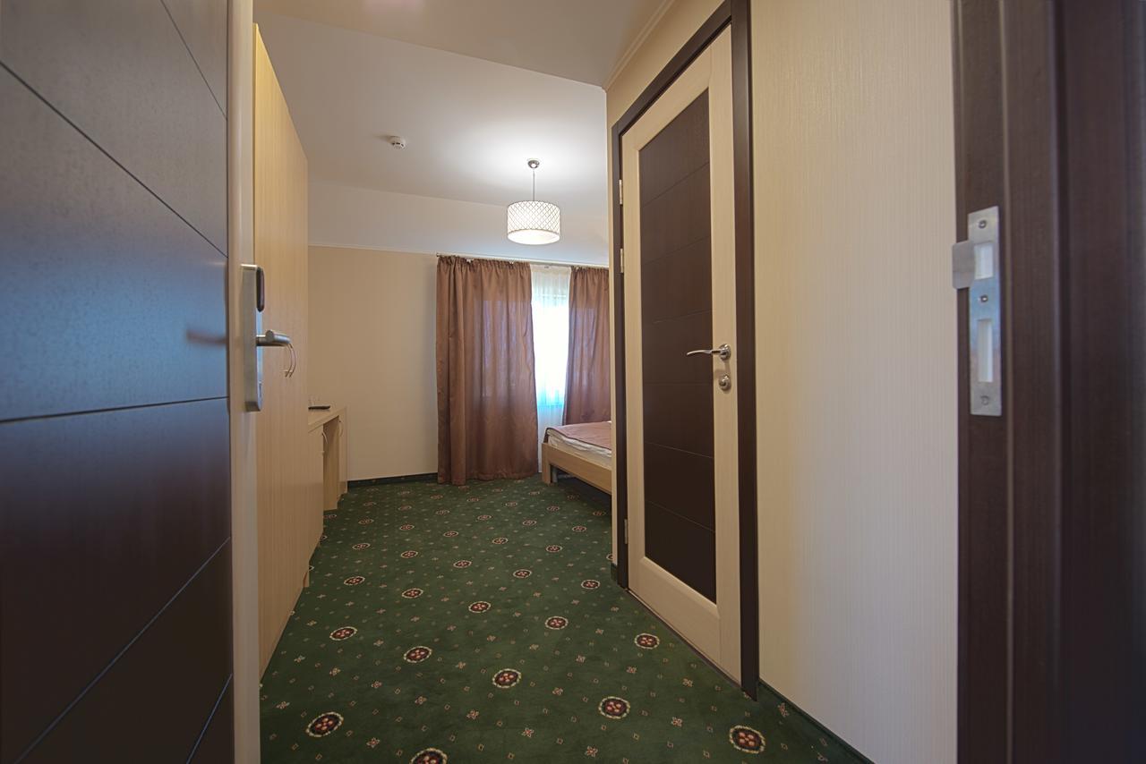 Advenus Hotel Львов Экстерьер фото